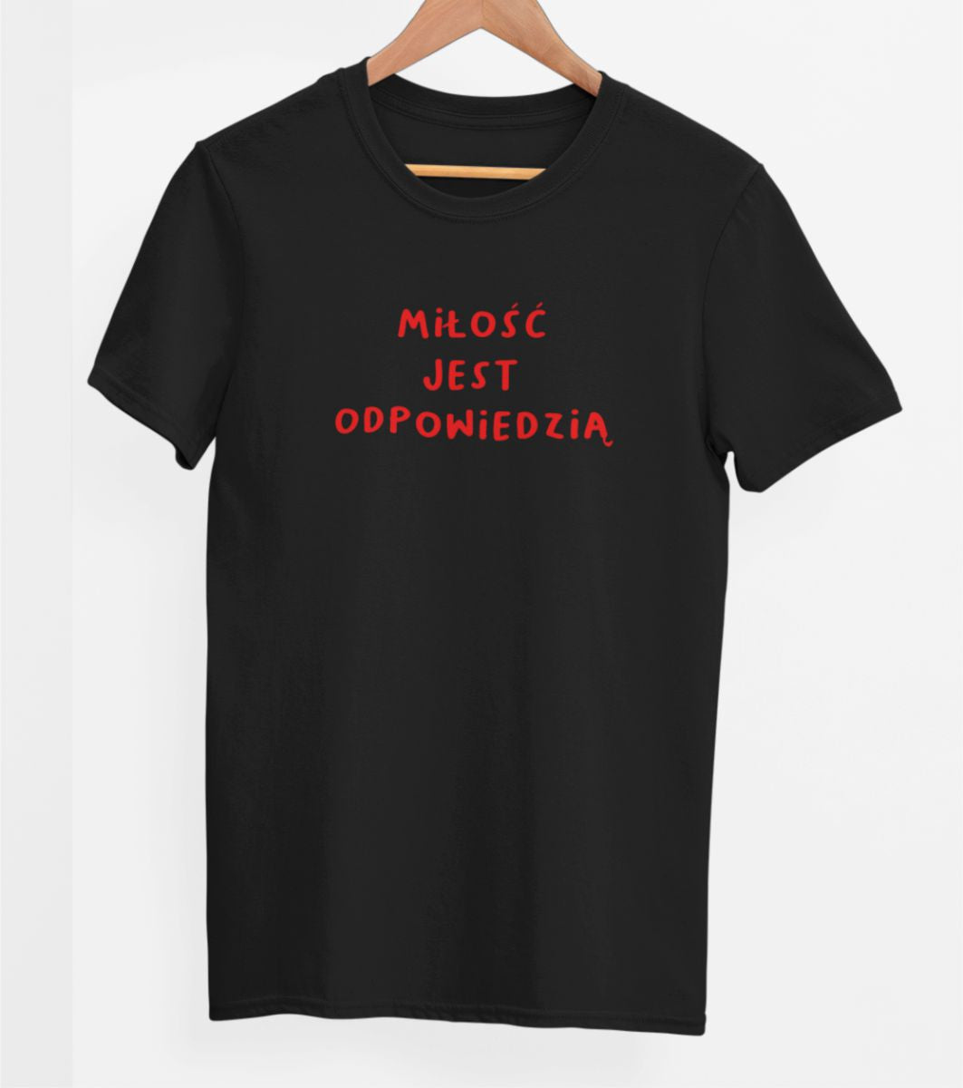 Czarna UNISEX T-shirt "Miłość jest odpowiedzią"