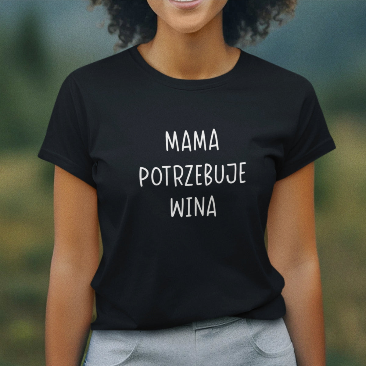 Czarny UNISEX T-shirt "Mama potrzebuje wina"