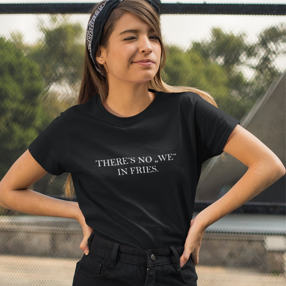 Czarna UNISEX koszulka "There's no we in fries"