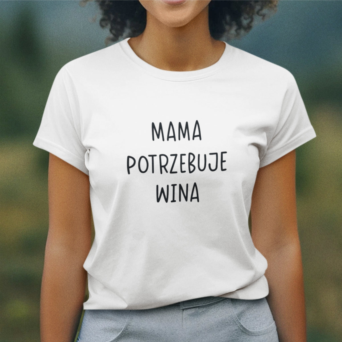 Biały UNISEX T-shirt "Mama potrzebuje wina"