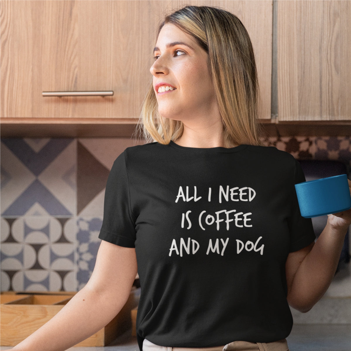 Czarna UNISEX koszulka "All I need is coffee and my dog"