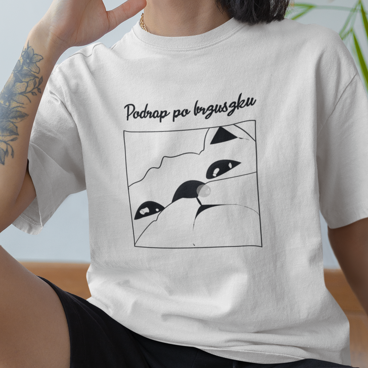 Biały T-shirt Podrap po brzuszku